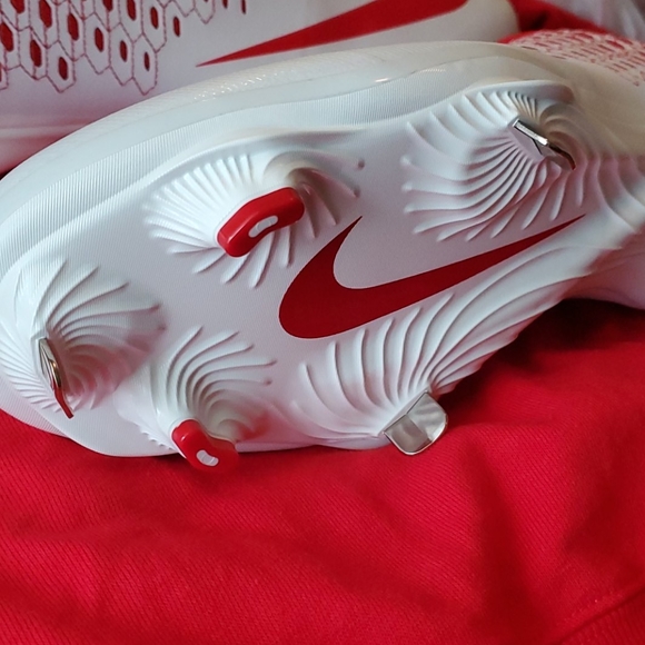 🔥NIKE. Brand New ! Vapor Football Cleats! - Picture 2 of 4